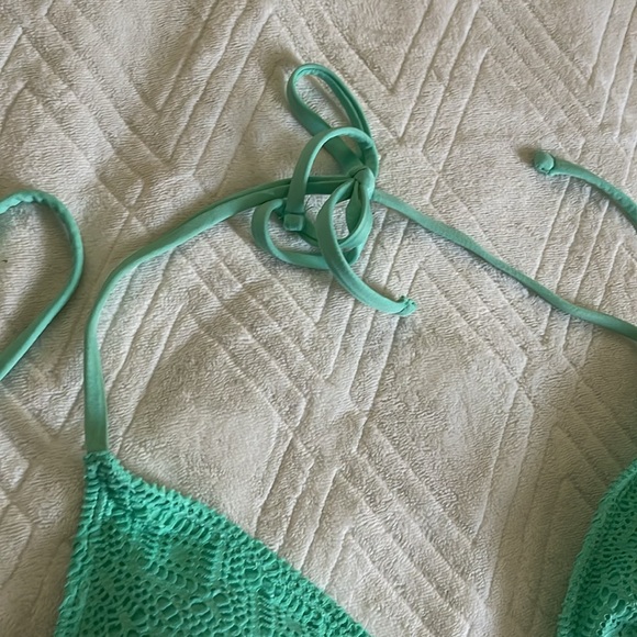 Bikini - Picture 3 of 10